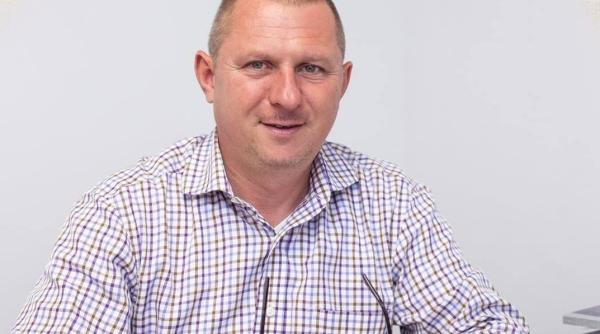 mircea trifu candidat la primaria alba iulia in loc de flyere si pliante a asfaltat o strada