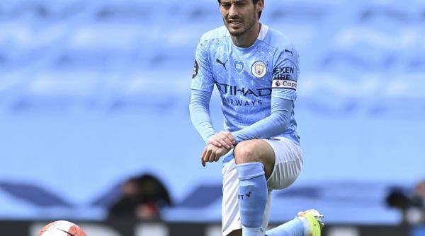 statuie pentru un fotbalist de doar 34 de ani a castigat cupa mondiala in 2010