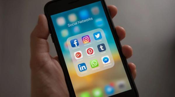 atentie aveti grija ce postati pe facebook puteti face chiar si inchisoare