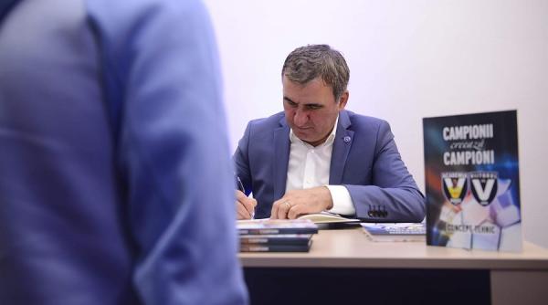 gica hagi prima aparitie dupa demisia de la viitorul s a intalnit cu ministrul sporturilor