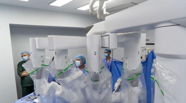 robotul care face minuni la sanador ce nu poate realiza mana omului pentru el o nimica toata video