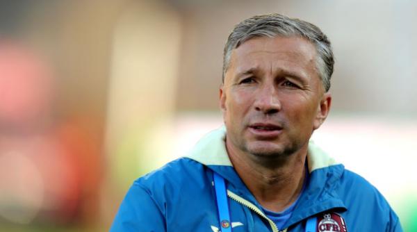 dan petrescu isi atentioneaza jucatorii inaintea meciului cu dinamo zagreb dupa ce cfr s a chinuit cu floriana din malta