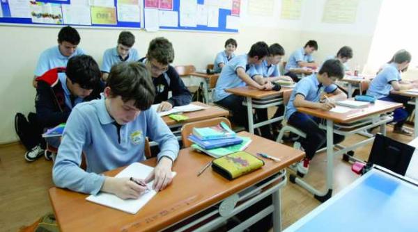 bac 2020 mai multi elevi au fost eliminati 10 candidati au avut temperatura peste 37 3 grade celsius