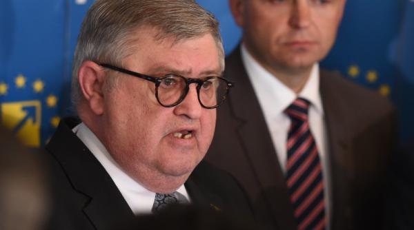 lukasenko cu mitraliera in mana reala sau de jucarie generalul grumaz cu asta se va incheia ce se va intampla dupa acest gest