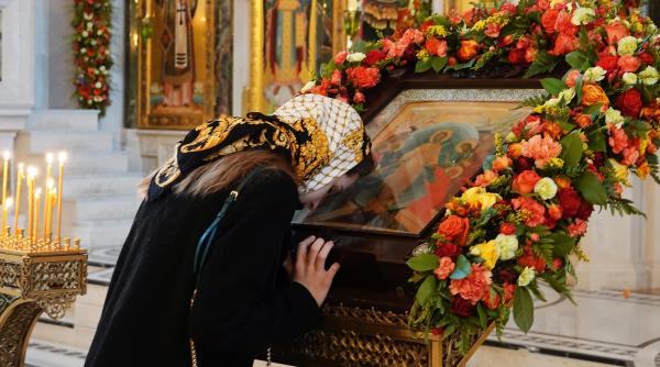 o infirmiera din vaslui infectata cu covid 19 a fugit din spital la biserica