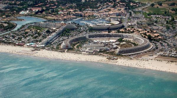 cea mai mare statiune de nudisti lovita de covid 19 peste 150 de teste pozitive