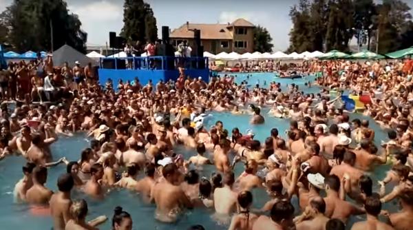 imposibil in pandemie  cea mai mare hora in piscina  imagini prc e2prc 80prc 9dgreu de privitprc e2prc 80prc 9d