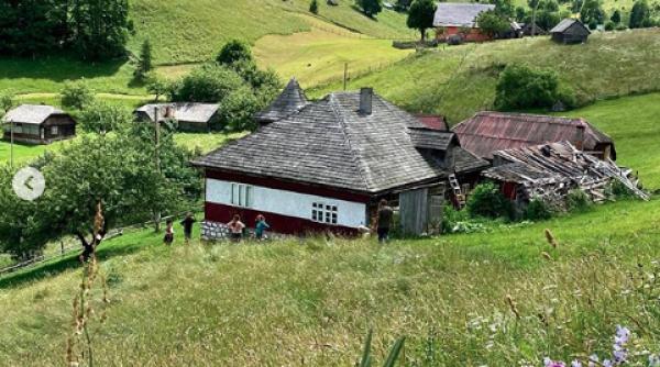 jurnalistul bbc charlie ottley si a cumparat o ferma in transilvania