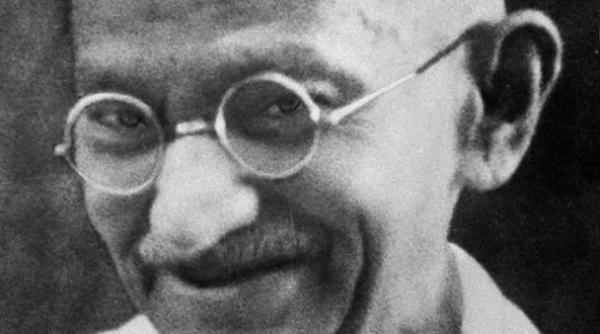 ochelarii lui gandhi au intrecut orice asteptari la licitatie