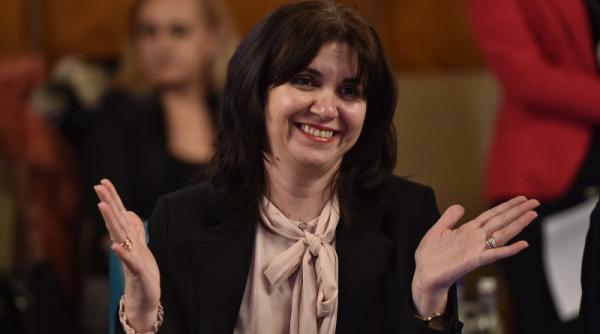 cand si cum incepe scoala anisie anuntul serii trei scenarii