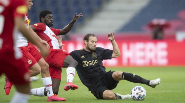 s au speriat de moarte cand l au vazut intins pe teren drama la ajax amsterdam