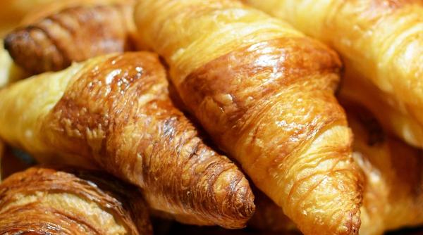 croissante delicioase cu unt facute in casa asa iti ies pufoase
