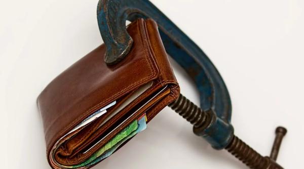 semnal de alarma cea mai puternica criza financiara adrian caciu despre acest lucru nu se vorbeste in romania