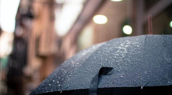 anm prognoza meteo speciala pentru bucuresti ploi torentiale si descarcari electrice