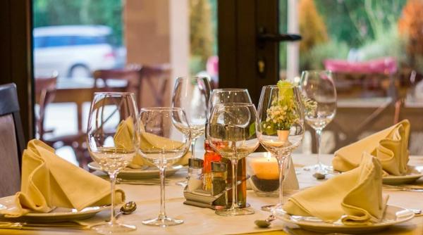 merge rafila la restaurant unde crede ca e in siguranta