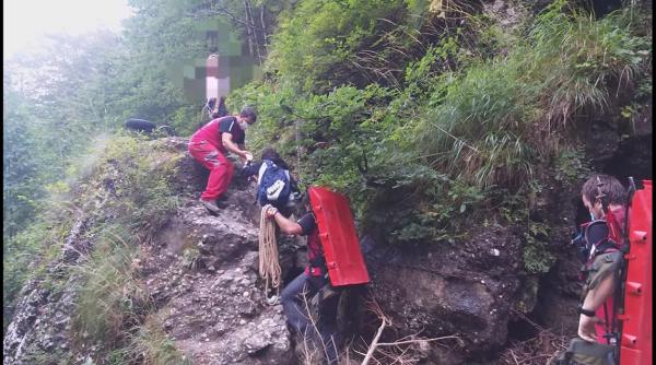 salvamontisii din busteni intervin acum doi copii sunt coborati de pe munte