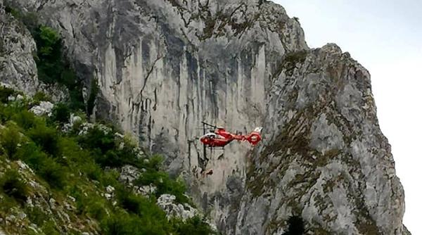 elicopterul smurd interventie in muntii fagaras pacient cardiac ajutat de salvamontisti