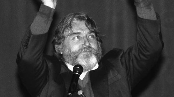 ce a putut sa faca paunescu asa ceva e absolut definitoriu iata de ce era in stare video