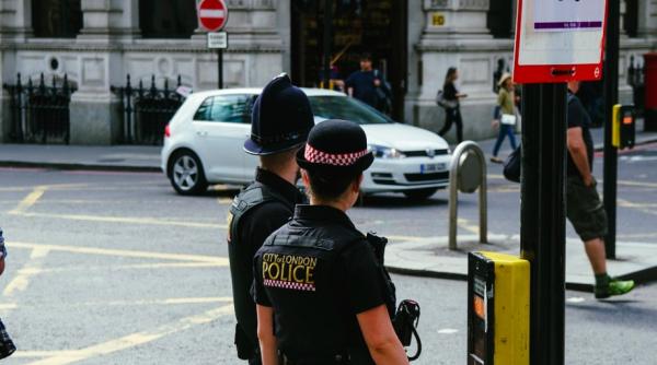 impuscat in prima zi de scoala de un fost prieten tanar de 15 ani in stare critica