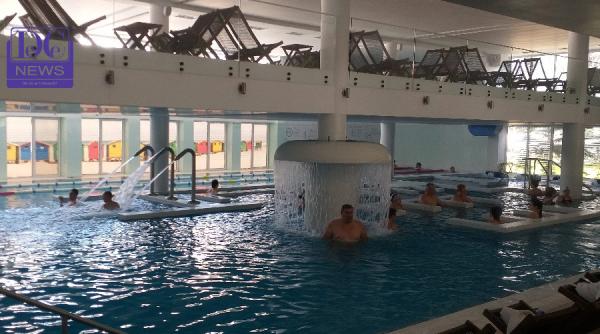 se termina vara adio inot piscinele in continuare inchise guvernul spune ca nu se poate pastra distanta