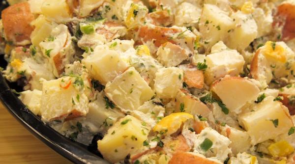 salata de cartofi cu ceapa si maioneza cea mai gustoasa reteta