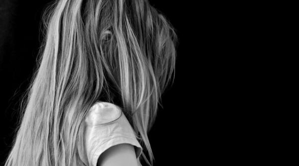 o eleva a devenit mama pentru sora sa cu handicap tatal plecat in strainatate nu vrea sa auda de ele