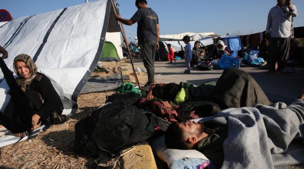 proteste masive in grecia mii de refugiati au iesit in strada vor sa plece