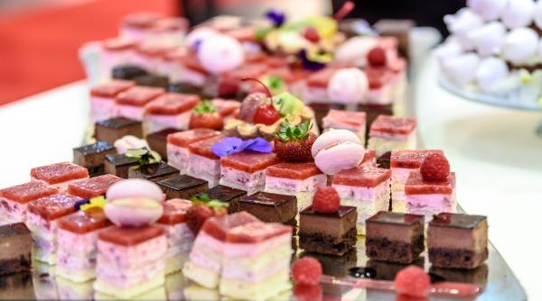 prajitura alexandra deliciu cu budinca si capsune reteta de senzatie