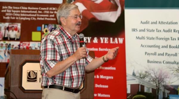 ambasadorul statelor unite in china renunta la functie ce l a determinat