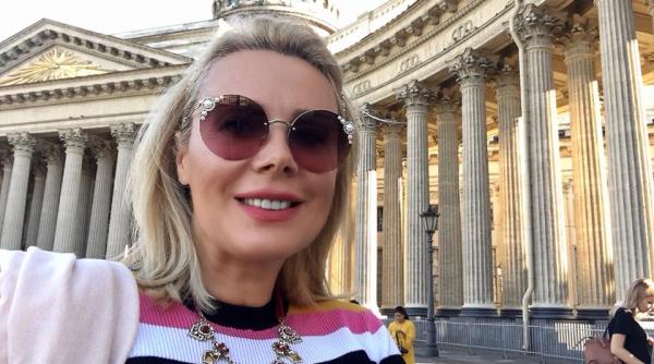 asa arata dana savuica la 50 ani in costum de baie foto