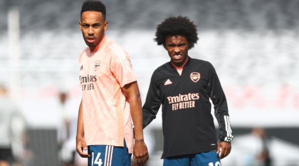 aubameyang a semnat noul contract ii va aduce 4 5 mil euro pe an