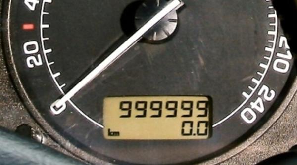 cum afli daca masina are kilometrajul schimbat semnele care dau vanzatorul de gol
