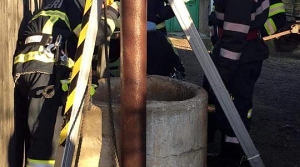 copil cazut intr o fantana adanca de 22 metri interventie de urgenta