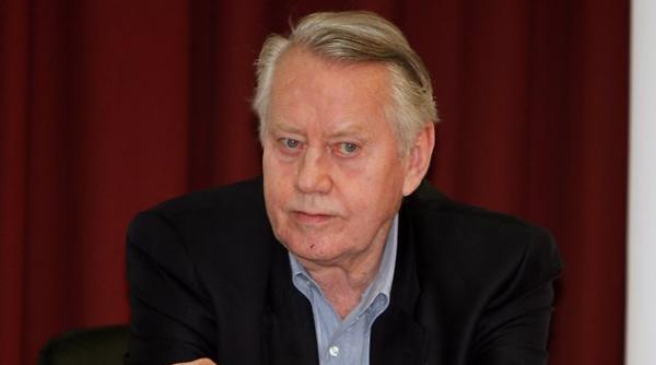 dovada ca banii n aduc fericirea miliardarul chuck feeney este oficial falit ma simt foarte bine