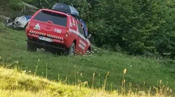 barbatul cu piciorul rupt dat jos de pe munte de salvamontisti