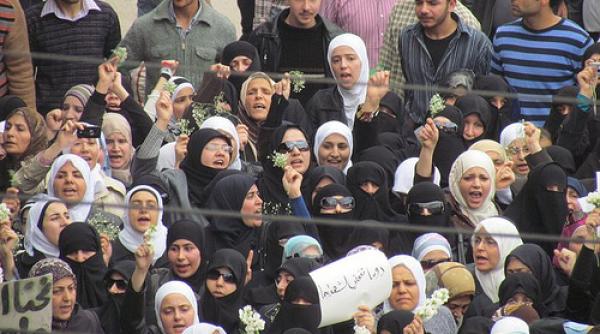 cei 13 000 de migranti ramasi fara adapost nu mai au rabdare vezi ce le fac autoritatile din grecia