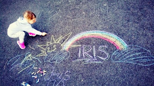 iris fetita care s a nascut cu cancer a murit dupa patru ani grei de tratamente medici de renume mondial au facut eforturi pentru ea