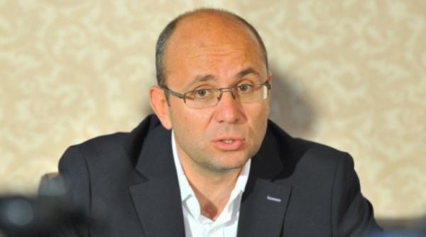 cozmin gusa atac la nicusor dan dupa jignirile acestuila la adresa lui gabi firea si delia budeanu