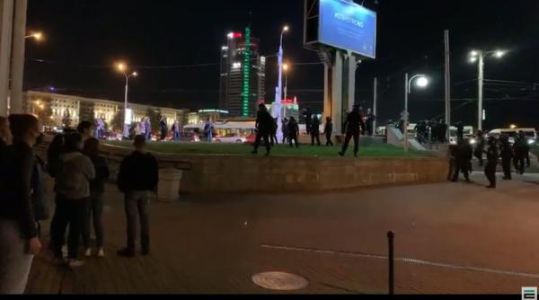 live proteste violente in belarus  politia foloseste tunuri cu apa pentru a dispersa participantii