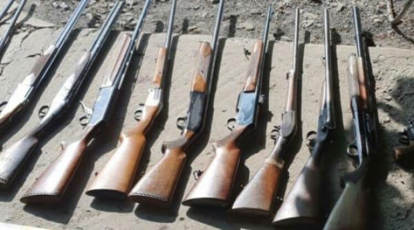 politia a confiscat 11 arme de vanatoare detinute ilegal de un barbat