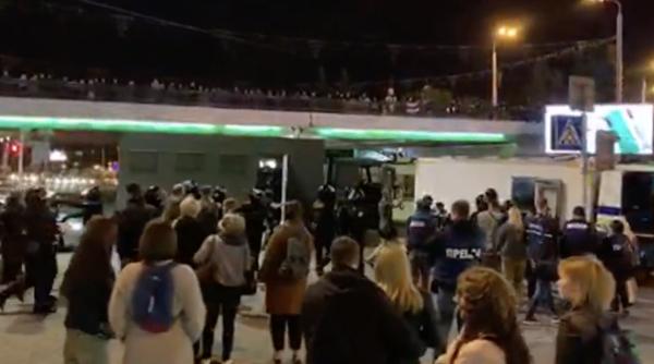 scene de groaza din belarus peste 10 jandarmi s au napustit asupra unui protestatar altul trantit puternic la pamant