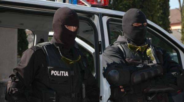 perchezitii de amploare intr un dosar de trafic de droguri ce au gasit politistii