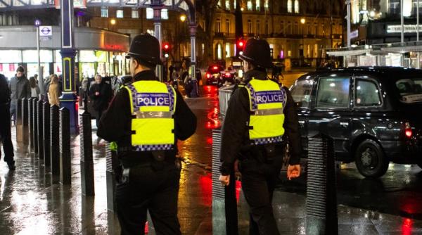 politist impuscat mortal chiar in sectie incident la ora 02 dimineata