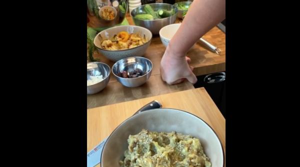 salata de vinete cu patrunjel si ardei iute simplu si usor de facut video