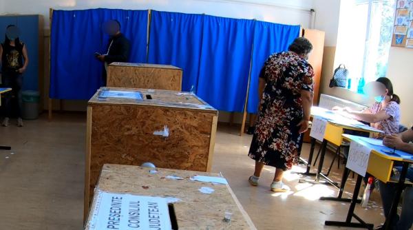alegeri locale 2020 motivul pentru care o femeie i a cerut ajutorul iubitului din cabina de vot