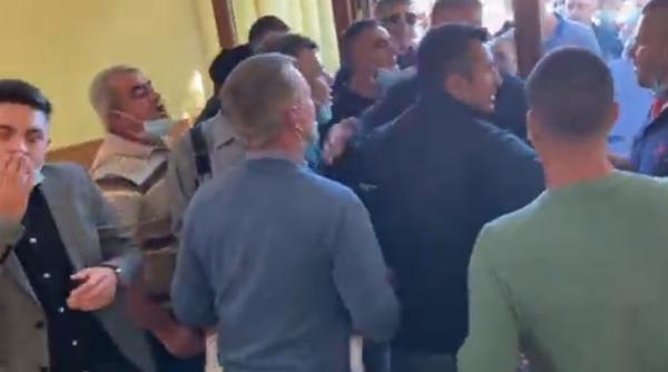 alegeri locale cu pumnul in dolj  primarul  care este si candidat  a sarit la bataie