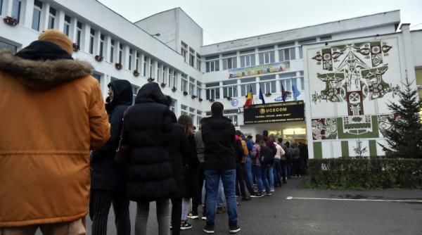 cozi la sectiile de votare  elena cristian  este un esec al autoritatilor