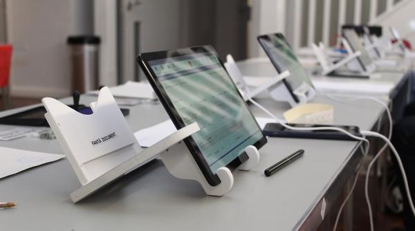 rasturnare de situatie cu cei care voteaza seara  darie cristea  e cu totul atipic