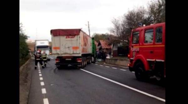 accident cu doua camioane in cluj unul dintre ele a ajuns in bucataria unei gospodarii