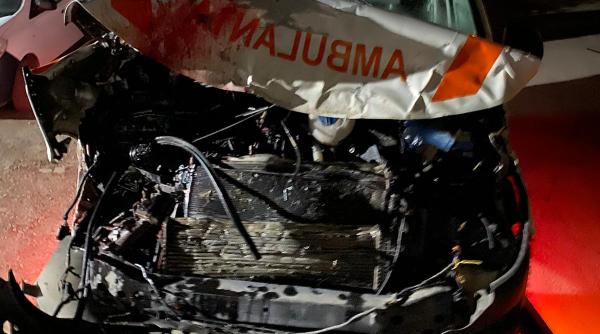 ambulanta cu trei pacienti accident pe dn71 targoviste sinaia